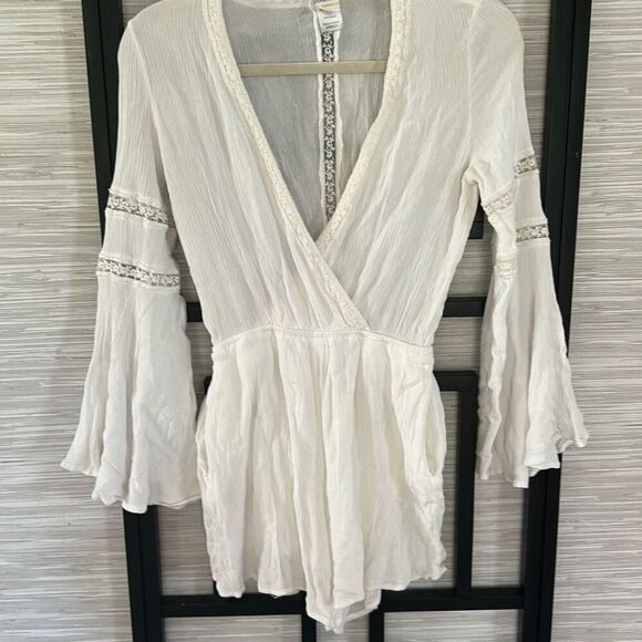 l*space Other - L*Space long sleeve ivory shorts jumper swimsuit cover cover-up size small